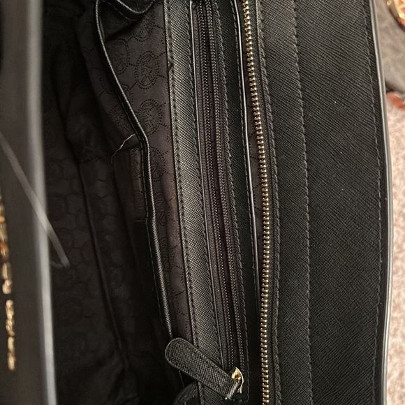 Michael Kors dark navy blue bag with detachable strap. No odors, clean inside. - Picture 8 of 11